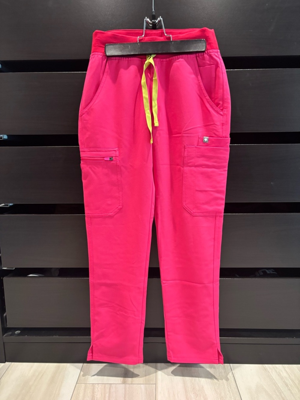 Figs Yola Scrub Pants Shocking Pink size XXS/P
